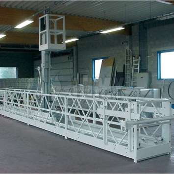 Hangbrug met telescopisch werkplatform in onze productieworkshop. Hangbrug met telescopisch werkplatform - Building Maintenance Unit